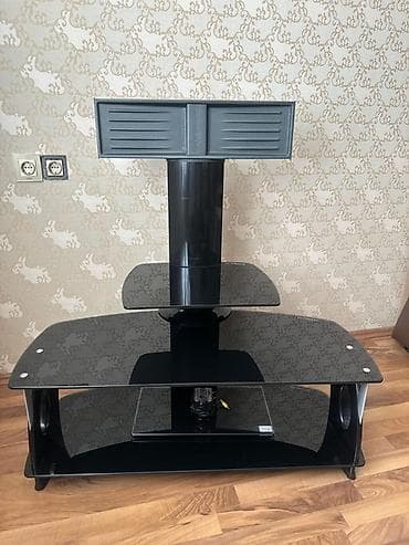 Düz TV altlığı, Polkalı, Şüşəli