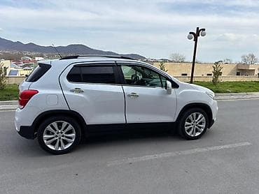 kia optima 2009: Chevrolet Trax (LT) – kompakt krossover Xüsusiyyətlər: - Kuzov: ağ — 5