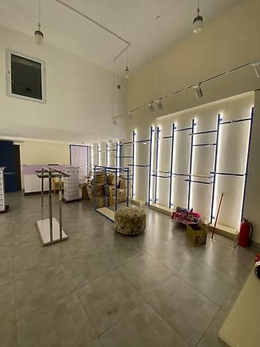 Оборудование для мойки: Maqazin bağlanıb az işlənmiş vitrinlər satılır. İdeal vəziyyətdədir — 2