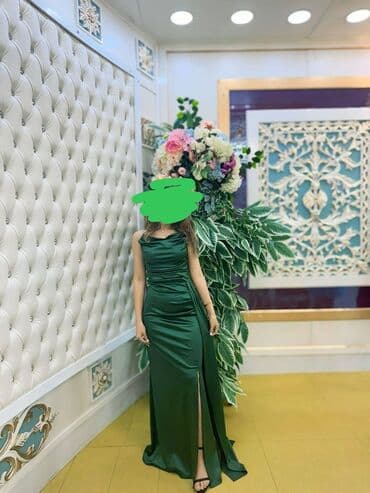 böyük bədən qadın donları: Tünd yaşıl rəngli ziyafət/libas - Model: Uzun, bədənə oturan siluet - — 2