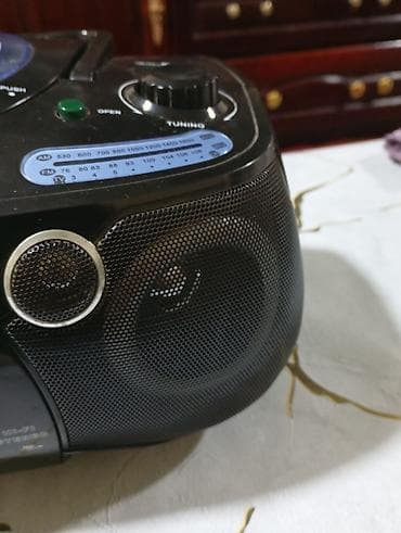 radiola: Radio işləyir.Kaset yerində remen dəyişməlidir.Tok şunuru yoxdur — 9