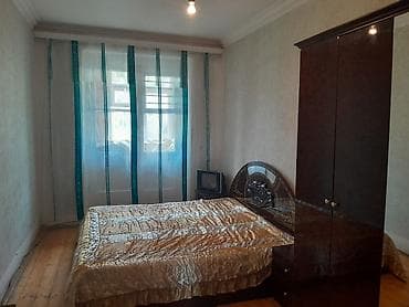 gencede ev: Gəncə şəhəri bayraq meydanının yanında 2 otaqlı orta təmirli əşyalı ev — 7