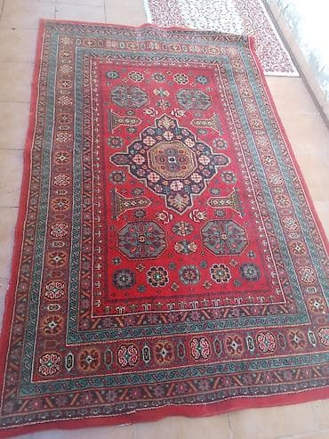 qedimi xalca: Qırmızı əsaslı şərq üslublu xalça - Dizayn: Mərkəzdə rombvari — 3