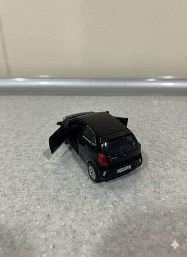 стеклянные новогодние игрушки: Ford Focus ST – kolleksiya üçün miqyaslı model - Model: Ford Focus ST — 9