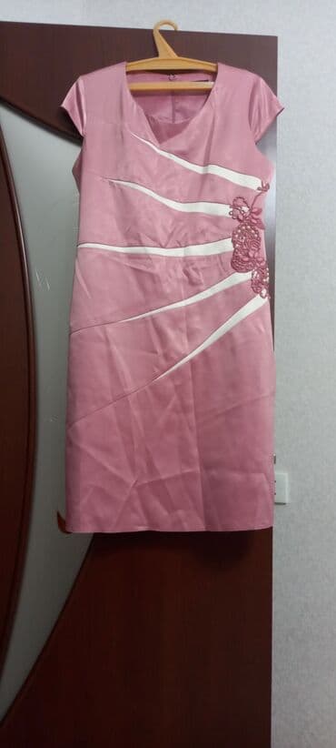 Atlas platya satilir.1 defe geyinilib. 44 razmerdir. qiymeti 25 mnt