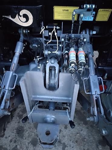 2107 arxa stoplar: Massey Ferguson traktor - Güclü ön ox və iri protektorlu təkərlər – — 5