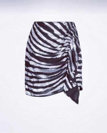 çiçəkli ətəklər: Tezedi geyinilmeyib, cox gozeldi, Satilir. 50 manata alinib. Marka — 2