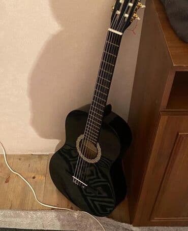 Kapo+çanta üzərində verilir. Həvəskarlar üçün akustik gitar, yeni