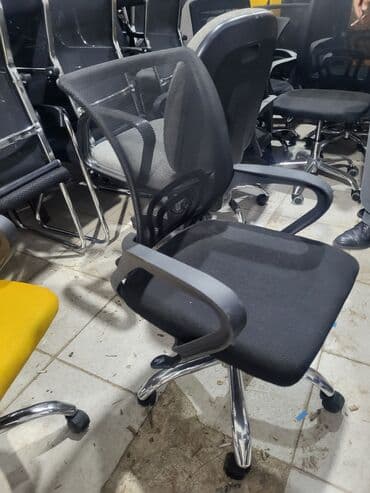 офисные кресла: Ofis kreslilari tekerli,ve tekersiz. ela veziyyetdedirler.hec bir — 2
