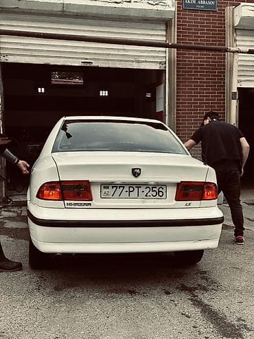 avto maşınlar: İran Khodro Samand LX sedan - Kuzov: 4 qapılı, ağ rəng, arxa və ön — 2