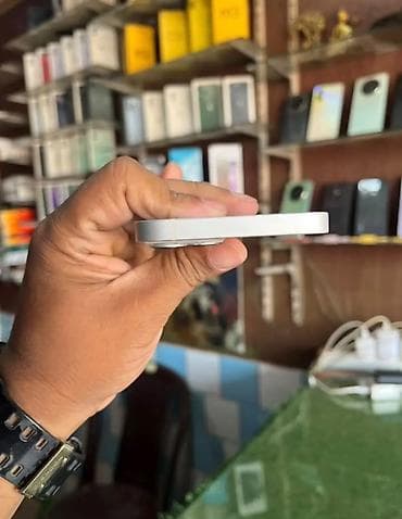 telefon a 32: IPhone 13, 128 GB, Ağ, Zəmanət, Simsiz şarj, Face ID — 4