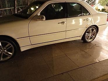 mersedes spoyler: Mercedes-Benz C-Class: 2.3 l | 2000 il Sedan — 5