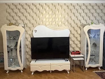 tv stend modelleri: Klassik üslubda qonaq otağı mebel dəsti Tərkibi: - 2 ədəd şüşə vitrin — 2