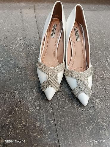 ayaqab: Ağ rəngli zərif qadın tufliləri – Sasha Fabiani. - Model: incə — 2