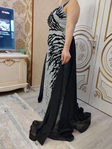 вечерние платья на новый год: Zərif axşam/ziyafət geyimi - Rəng: gümüşü boz krujeva əsas, qara — 5