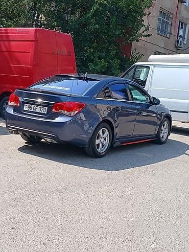 Chevrolet Cruze: 1.6 l | Sedan