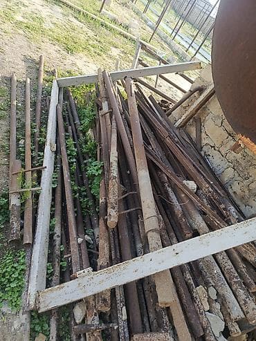 qaplar ev: Dəmir qalın qaraj qapısı.Uzunlugu 2.5 m.Hundurluk 1.90 m.Karkas qalın — 3