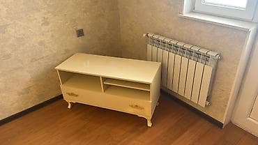 rattan stol: Klassik üslubda qonaq otağı mebel dəsti - Vitrin şkaf: Şüşə qapılı — 1