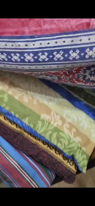 Asia: 4 yun döşek Temiz seliqeli yükde qalib . döşek 20 azn (1) Unvan — 4