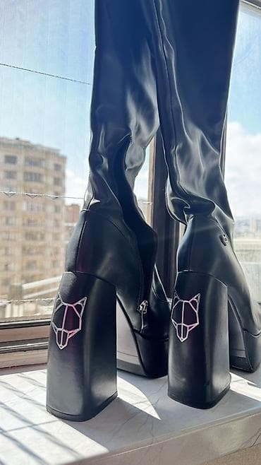 Platformalı çəkmələr - Rəng: qara - Material: hamar eko‑dəri