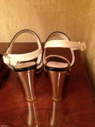 женские босоножки на танкетке: Ölçü: 37, rəng - Ağ, İşlənmiş — 1