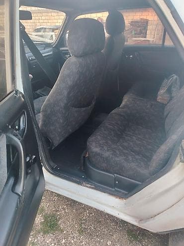 GAZ-3110 Volga sedan - Kuzov: 4 qapılı sedan, ağ rəng - Mühərrik — 6