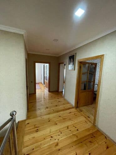 xacmazda 9 nöm mektebin yanında ev torpaq satqısı: 9 otaq, 300 kv. m — 12