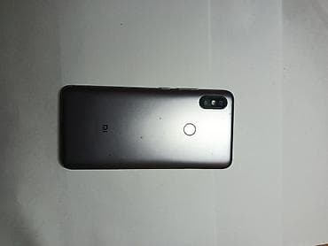 mi smart: Xiaomi smartfon - Korpus: metalik-boz arxa panel, arxa tərəfdə barmaq — 2