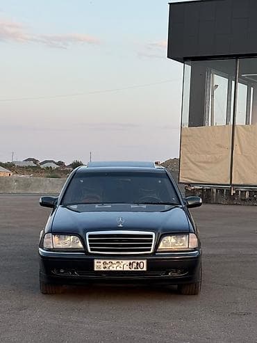 bmw m3 e92: Mercedes-Benz C-Class: 2.4 l | 1998 il Sedan — 4