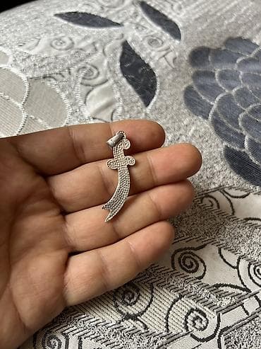 Gümüş bəzək aksesuarları dəsti qrami 5 man. - Qılınc formalı asma