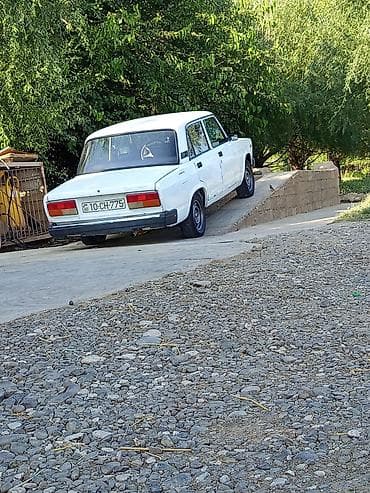 gurcustan ford bazari: VAZ 2107, ağ rəng, sedan, 4 qapı. Texniki xüsusiyyətlər: - Arxa — 2