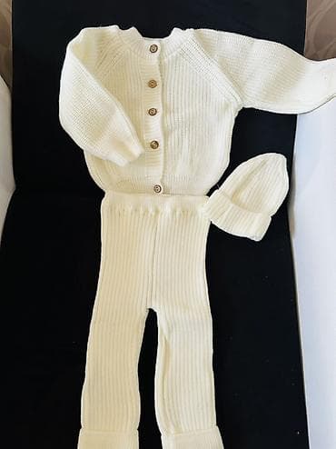 Uşaq geyimi və ayaqqabıları: Uşaq geyim dəsti 1) Toxunma 3-lü dəst: - Rəng: krem - Kardiqan: taxta — 1