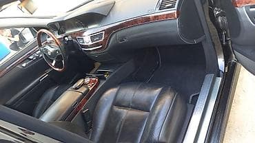 mercedes benz cl class: Mercedes‑Benz S-Class sedan (W221), qara rəng, V12 emblemli. Xarici — 7