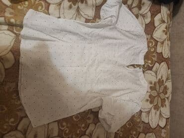 женская блуза в горошек: Ağ rəngli qadın bluzası - Naxış: xırda çoxrəngli nöqtələr (polka-dot) — 1