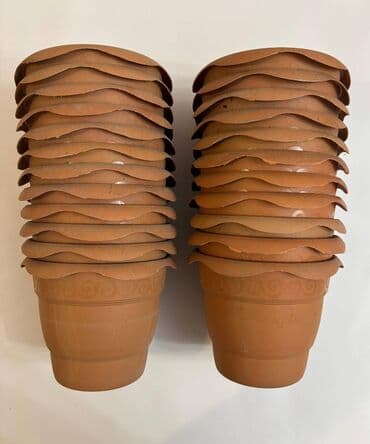 Dibçək sadə. Hündürlük 15 sm. 23 ədəd təzəsi var, 9 ədəd işlənmiş