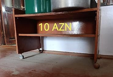 kitab rəfləri: Qiymətlər şəkillərin üzərində qeyd olunub. 
Maştağa 📍 — 6