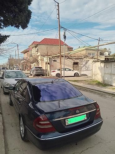 merse: Mercedes-Benz E‑Sinfi sedan (W211 kuzov), tünd mavi rəng. 2.7 cdi — 9