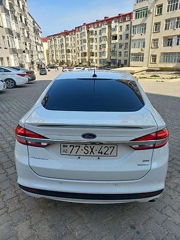 panel pulsuz: Ford Fusion sedan – ağ rəngdə, geniş və komfortlu salon — 8