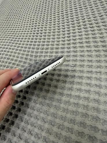 ayfon 4 s: IPhone 11, Ağ, Face ID — 6