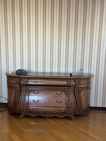 TV altlığı: İşlənmiş, Düz TV altlığı, Polkalı — 2