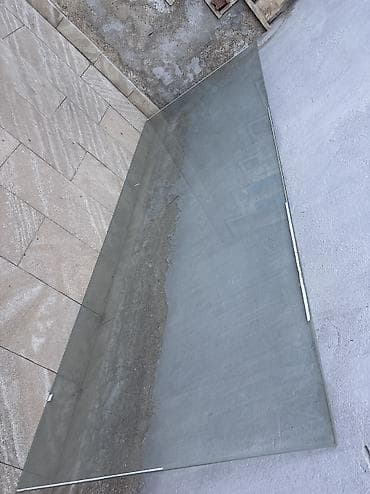 Digər: Temperli şüşə 300×120 sm, 12 mm Satılır. Ölçüsü 300×120 sm, qalınlığı — 2