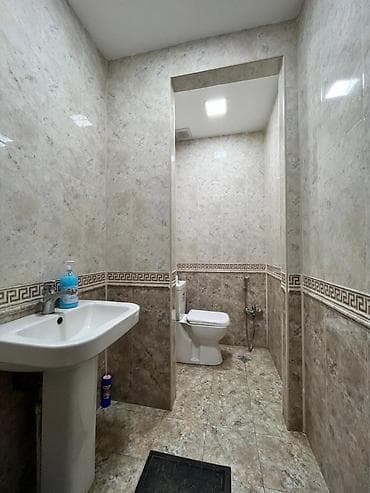 Xətai metrosuna yaxın, 13 mərtəbəli plazanın 5-ci mərtəbəsində, ümumi — 9