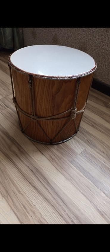 Qaval/davul – ənənəvi nağara - Material: taxta korpus, ağ rəngli