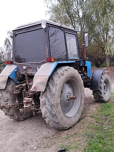 atego tekeri: Belarus 1221 təkərli kənd təsərrüfatı traktoru - Güclü ön çəki — 2