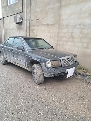 mersedes l: Mercedes-Benz 190 (W201) sedan - Kuzov: 4 qapılı, qara rəng - Salon — 5