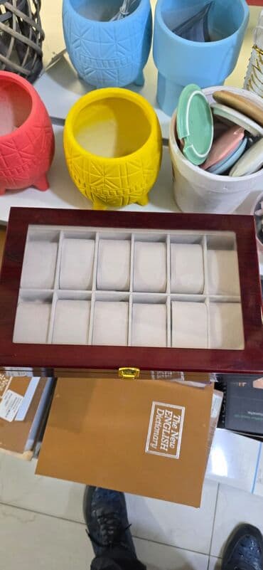 Saat qabı 6 ededli koja materıal.yenidir.dordbucaqli olan 50 azn lalafo.az -da Saat qabı 6 ededli koja materıal.yenidir.dordbucaqli olan 50 azn