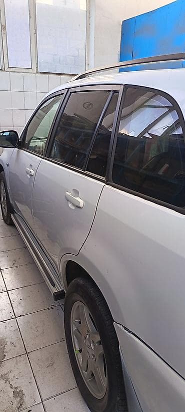 tekeler: Chery Tiggo (arxa qapıda “CHERY TIGGO” yazısı görünür), ağ rəngli — 1