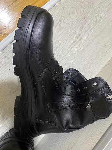 yarı botinkalar: Məhsul: Qara iş/ordu tərzli kişi botları Xüsusiyyətlər: - Material — 2