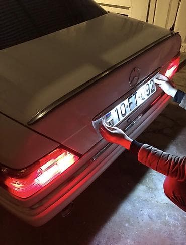 vaz yan guzguler: Mercedes-Benz E 220: 2.2 l | 1994 il Sedan — 9