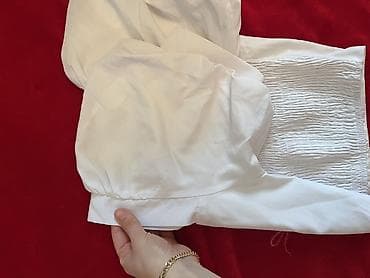 Ağ rəngli qısa top – kvadrat dekolte və həcimli puff qol detallı — 3